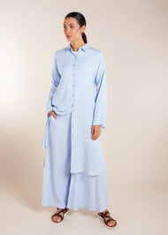 The Sky Blue Co-Ord Set features a light cotton feel and includes loose fit flared trousers paired with a long shirt. This versatile set allows for both open and closed styling, making it the perfect outfit for summer. To ensure a seamless look, we recommend wearing nude undergarments or a vest underneath, as light cotton fabrics tend to be sheer.